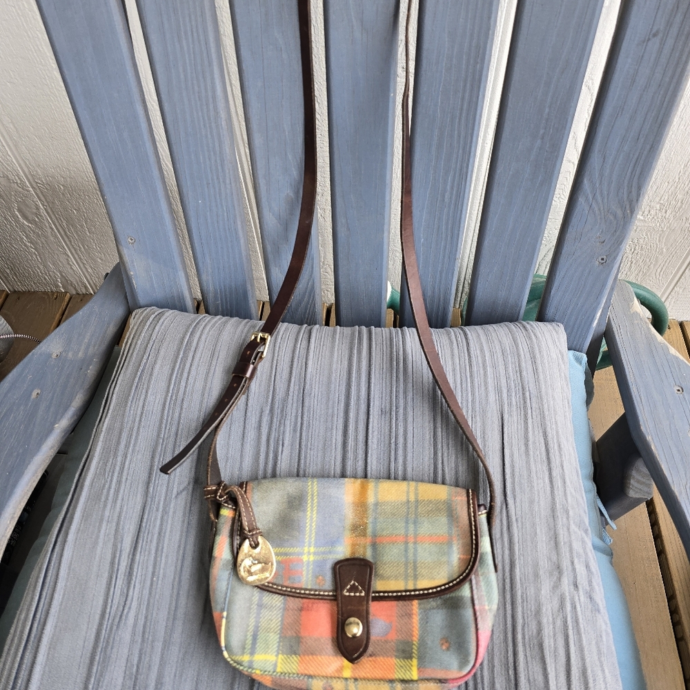 Dooney & Bourke Plaid Crossbody Bag with Brown Strap 9" x 6" Pre-owned.